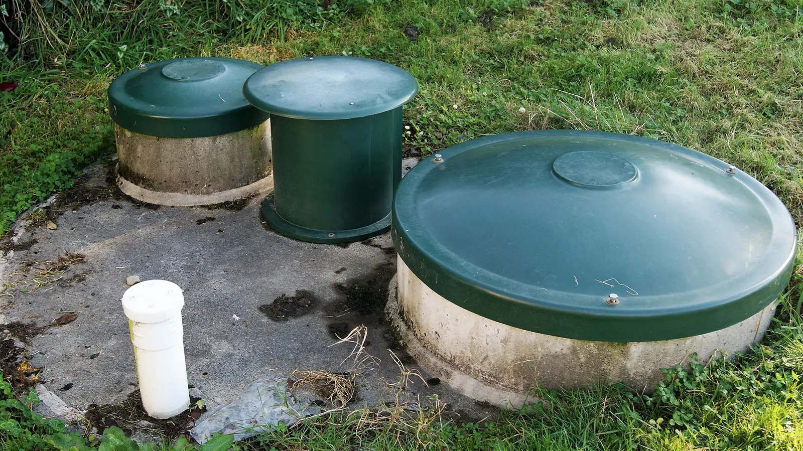 Aerobic septic system lids in a lawn